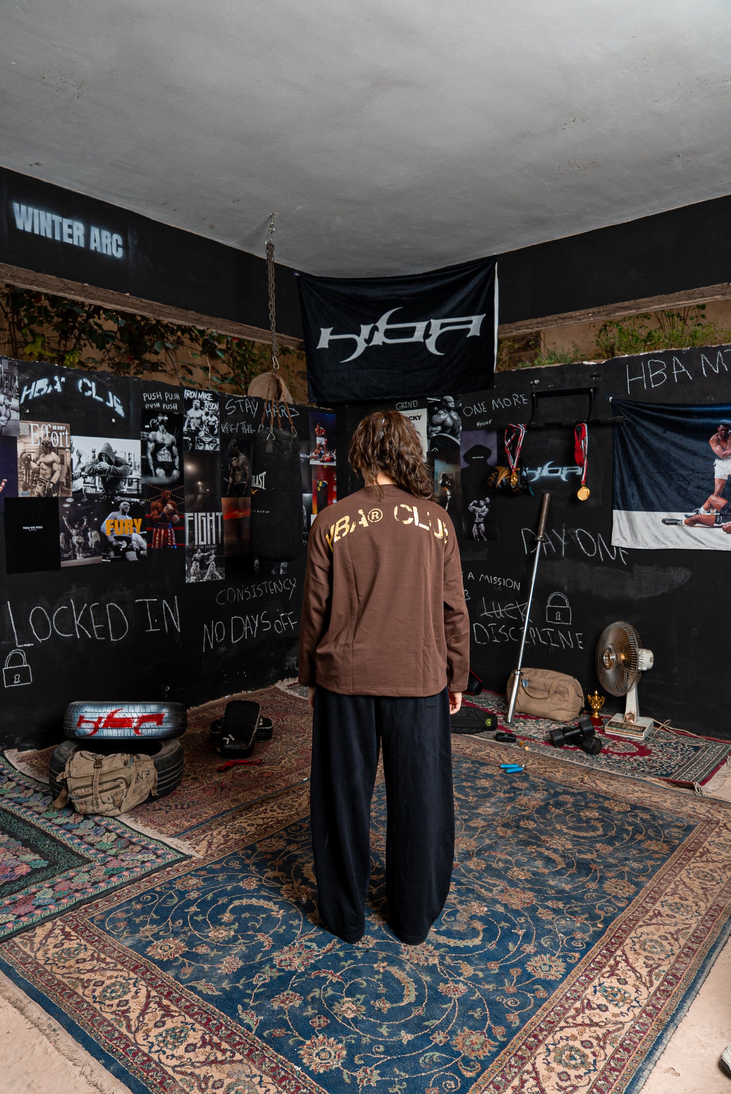 DARK BROWN HBA-CLUB CREWNECK