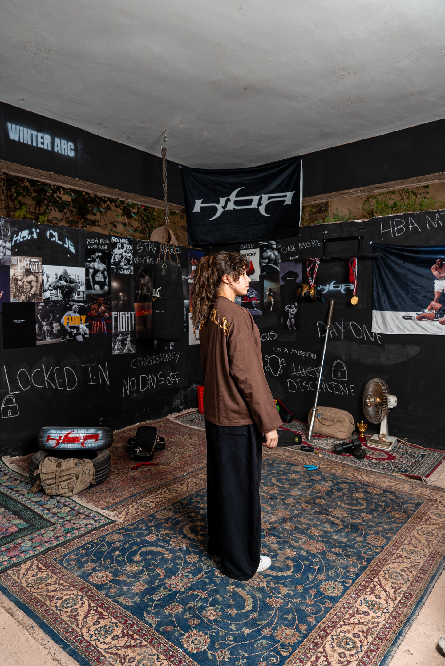 DARK BROWN HBA-CLUB CREWNECK