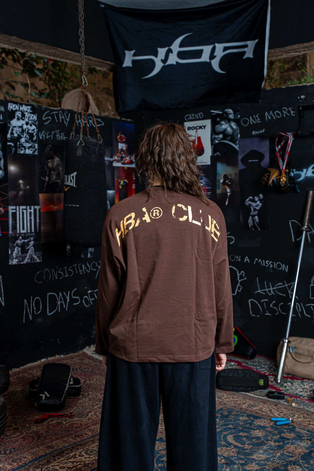 DARK BROWN HBA-CLUB CREWNECK