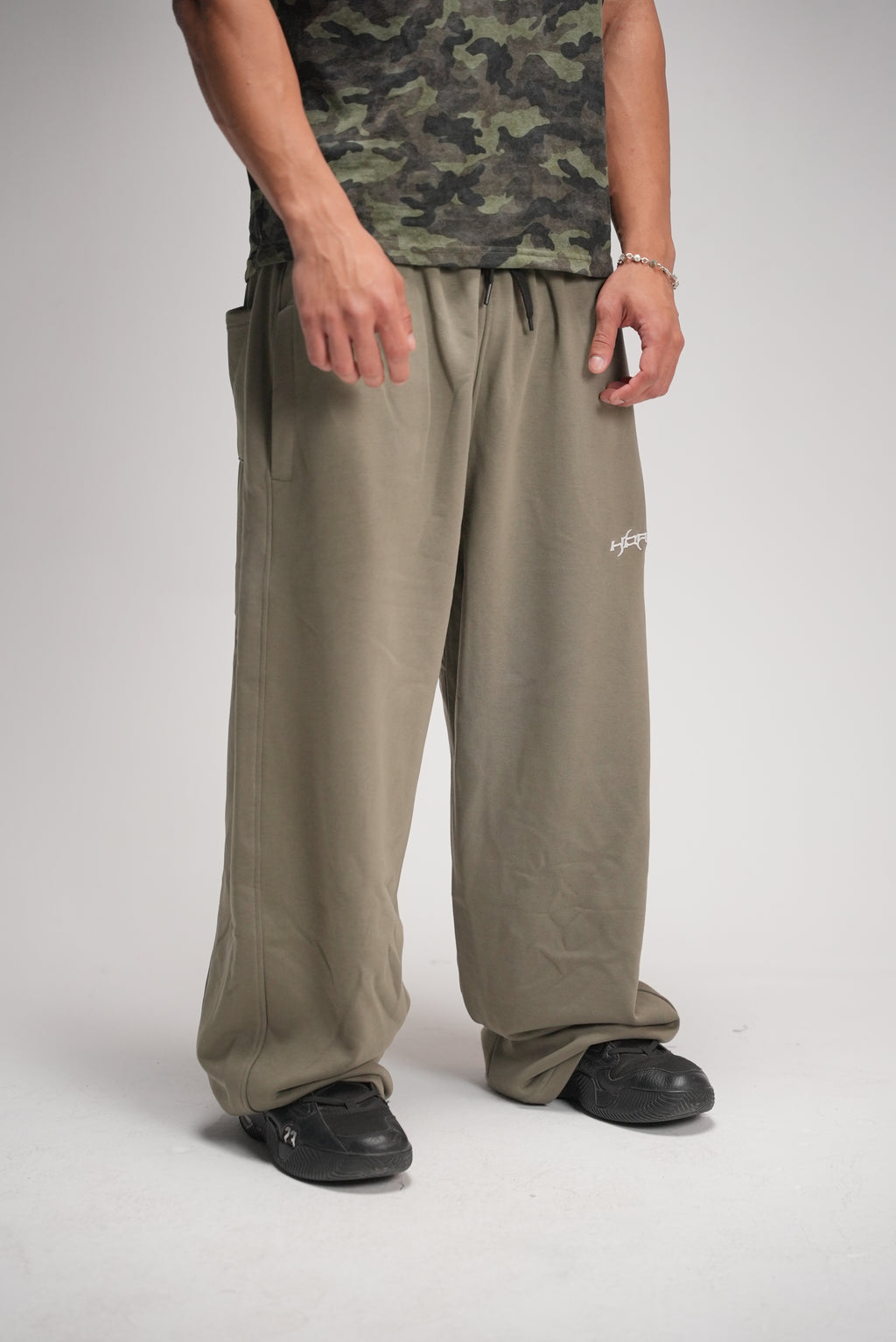 Army green basic pants