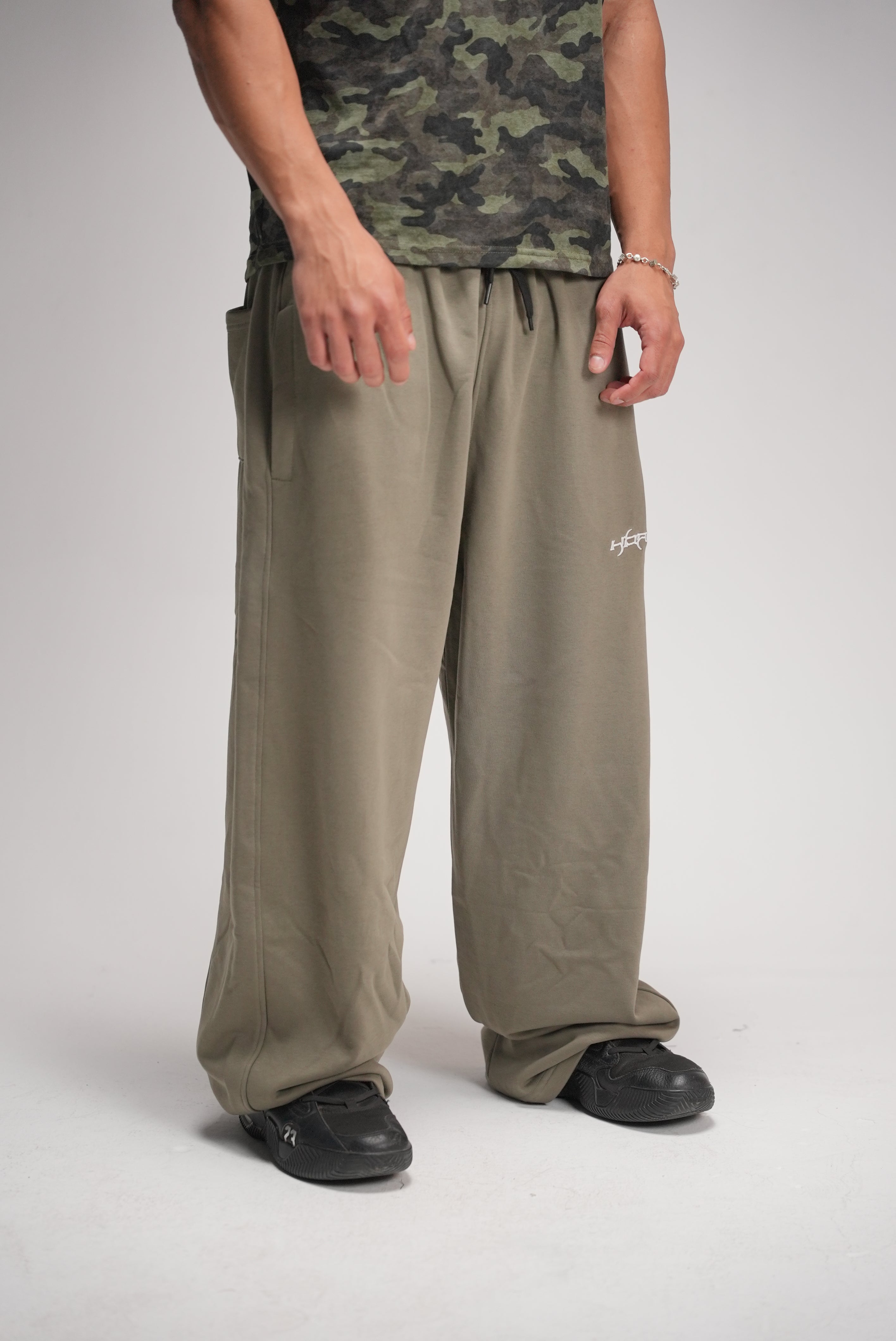 Army green basic pants