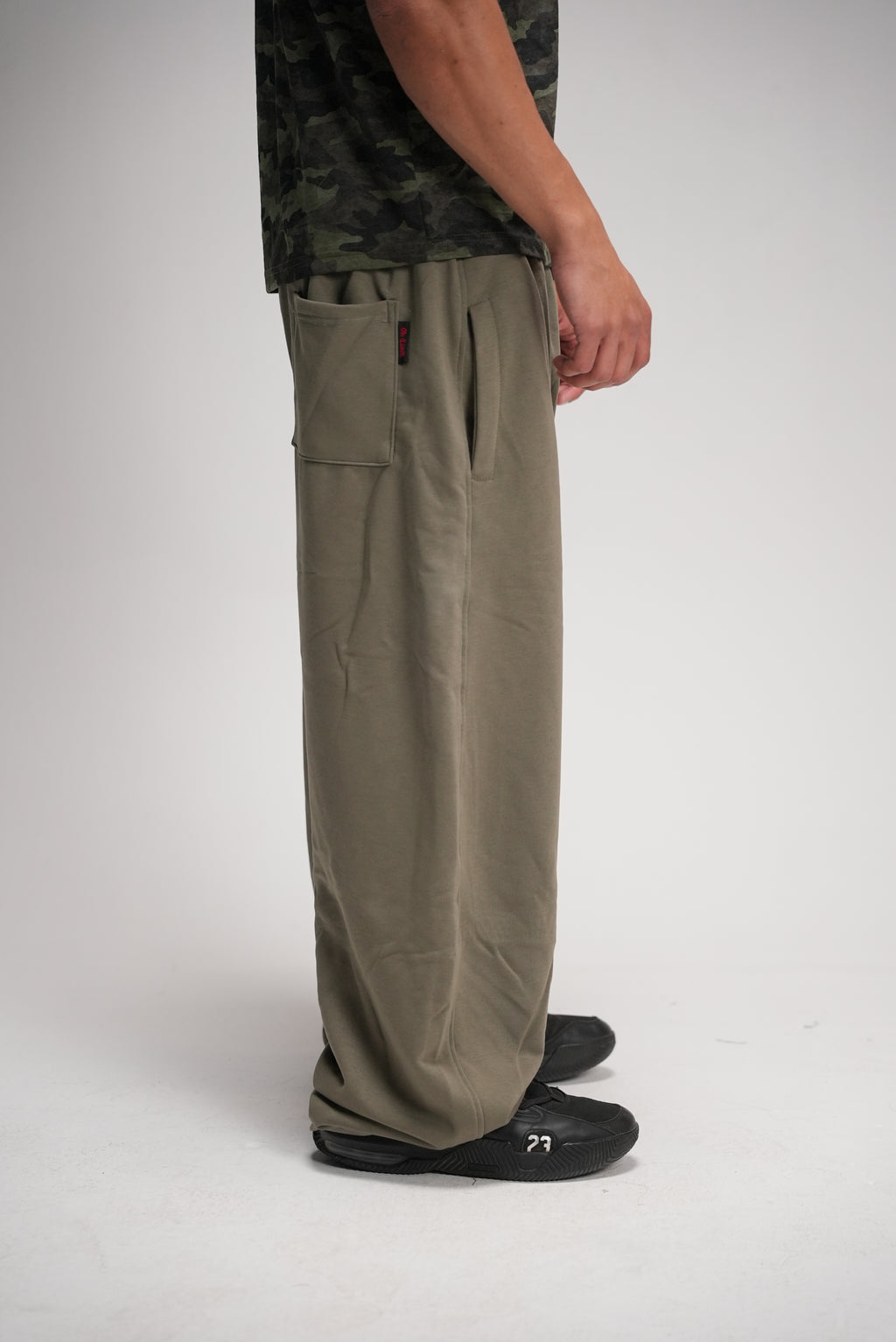 Army green basic pants