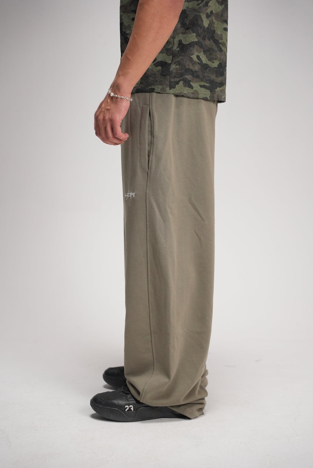 Army green basic pants
