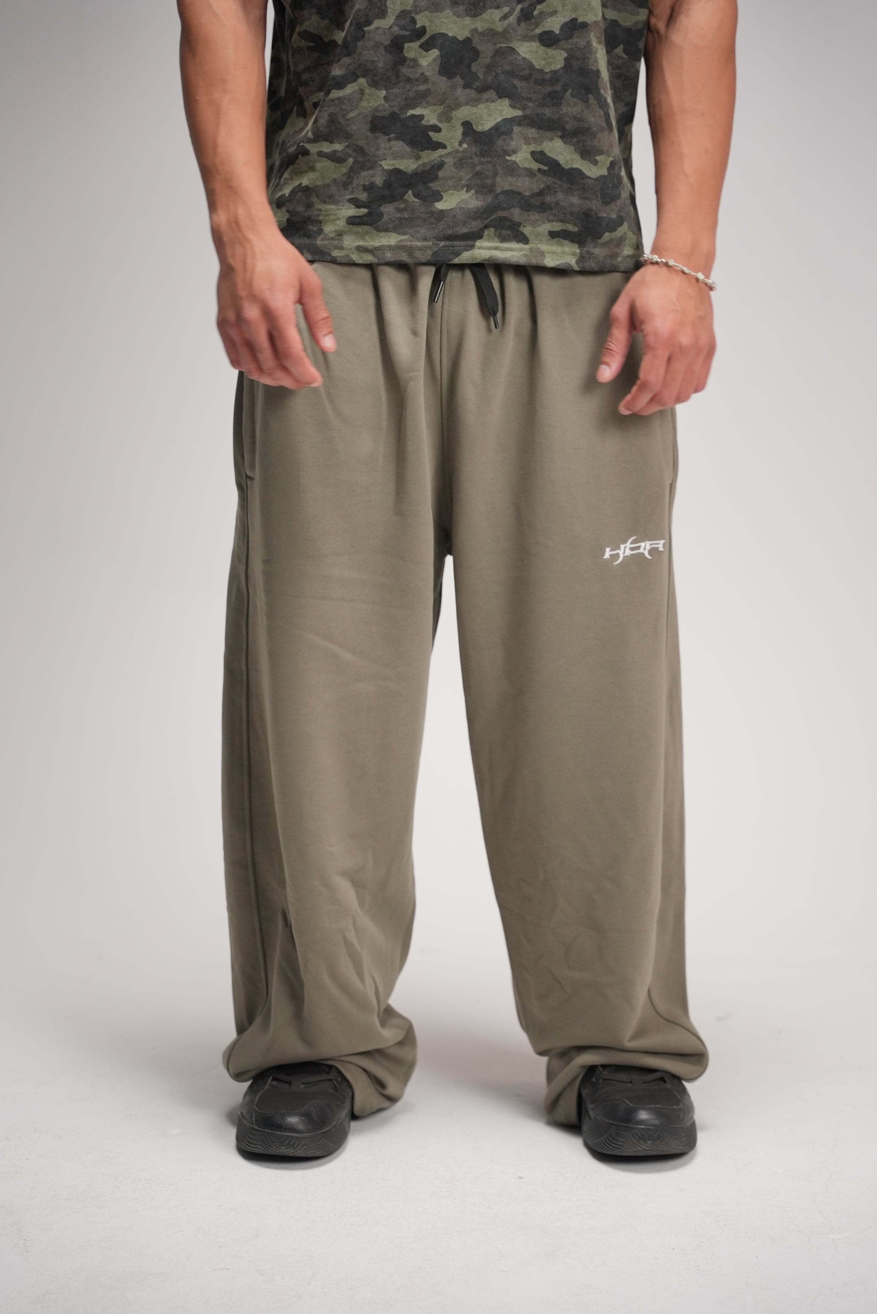 Army green basic pants